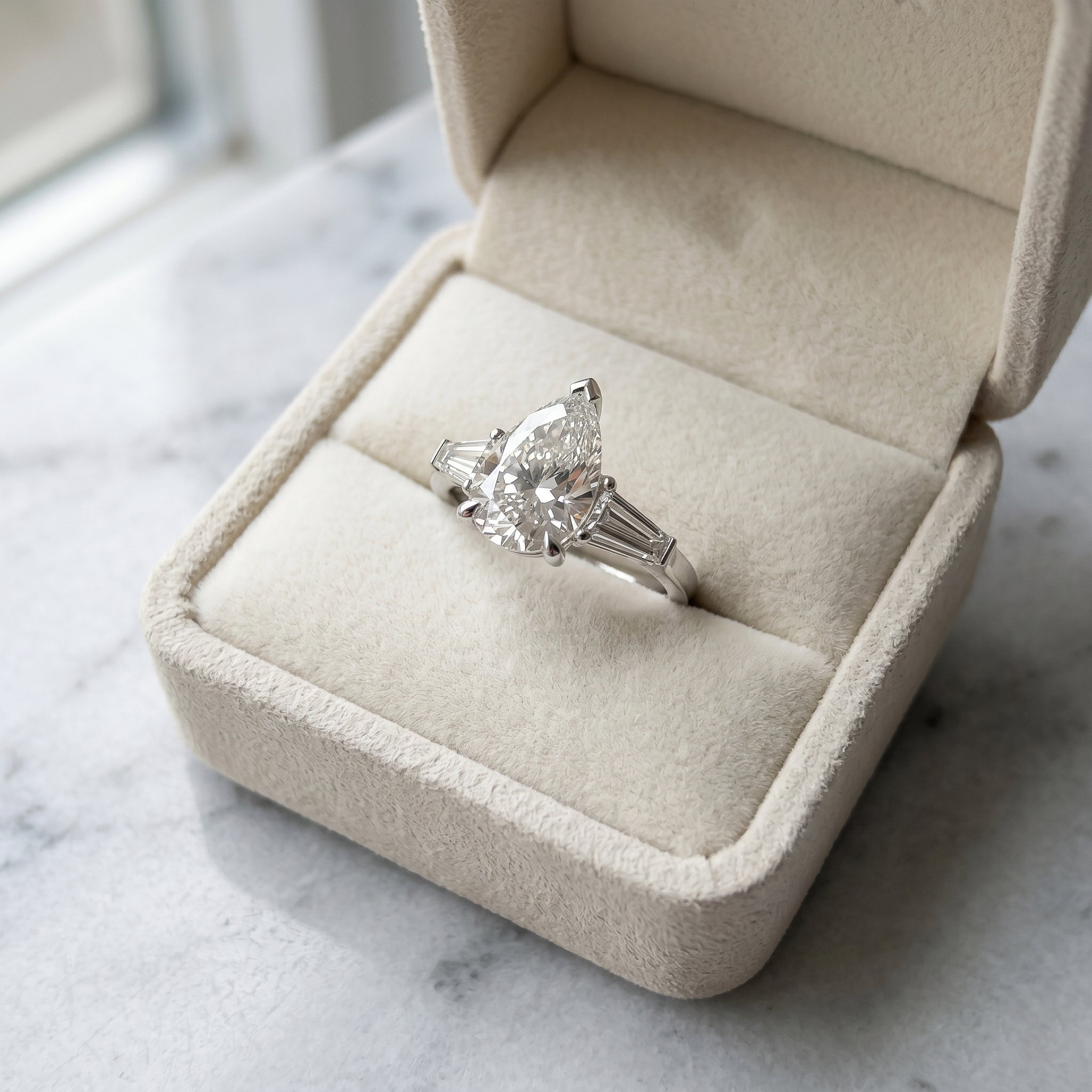 bague de fiancaille diamant poire