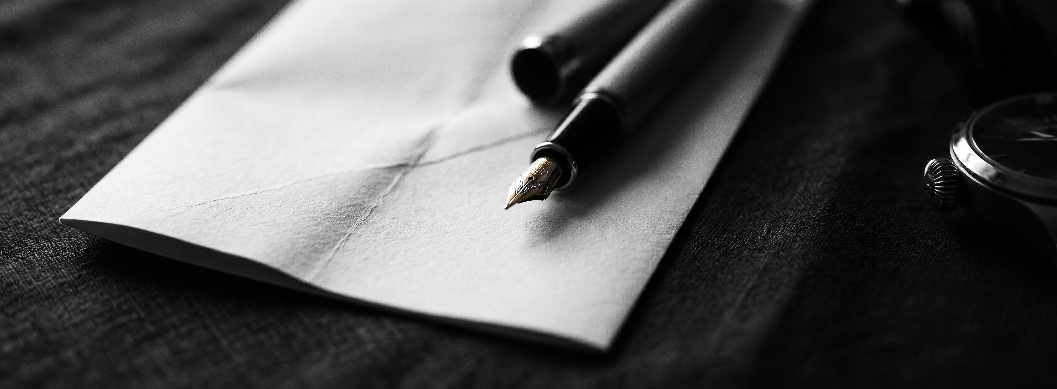 stylo plume sur papier pour projet atelier rive gauche